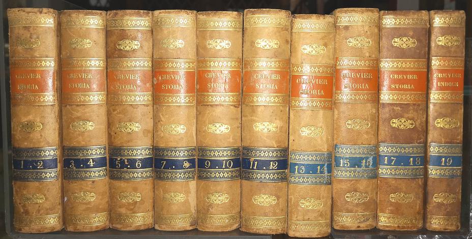 <strong>43 volumi in elegante legatura '800: Grande collezione storica di Rollin, Crevier, Le Beau con aggiunte, note, osservazioni e schiarimenti.</strong>