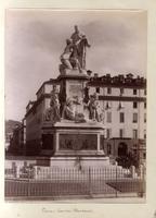 TORINO - Monumento a Cavour in piazza Carlo Emanuele III (Carlina) con le case sullo sfondo