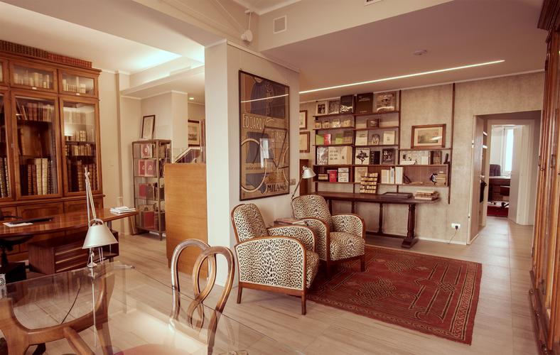 Nel 1961 la libreria si sposta negli attuali locali di fronte all’Accademia di Belle Arti